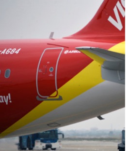 vì sao hành lý xách tay khi đi máy bay giới hạn ở 7 kg?